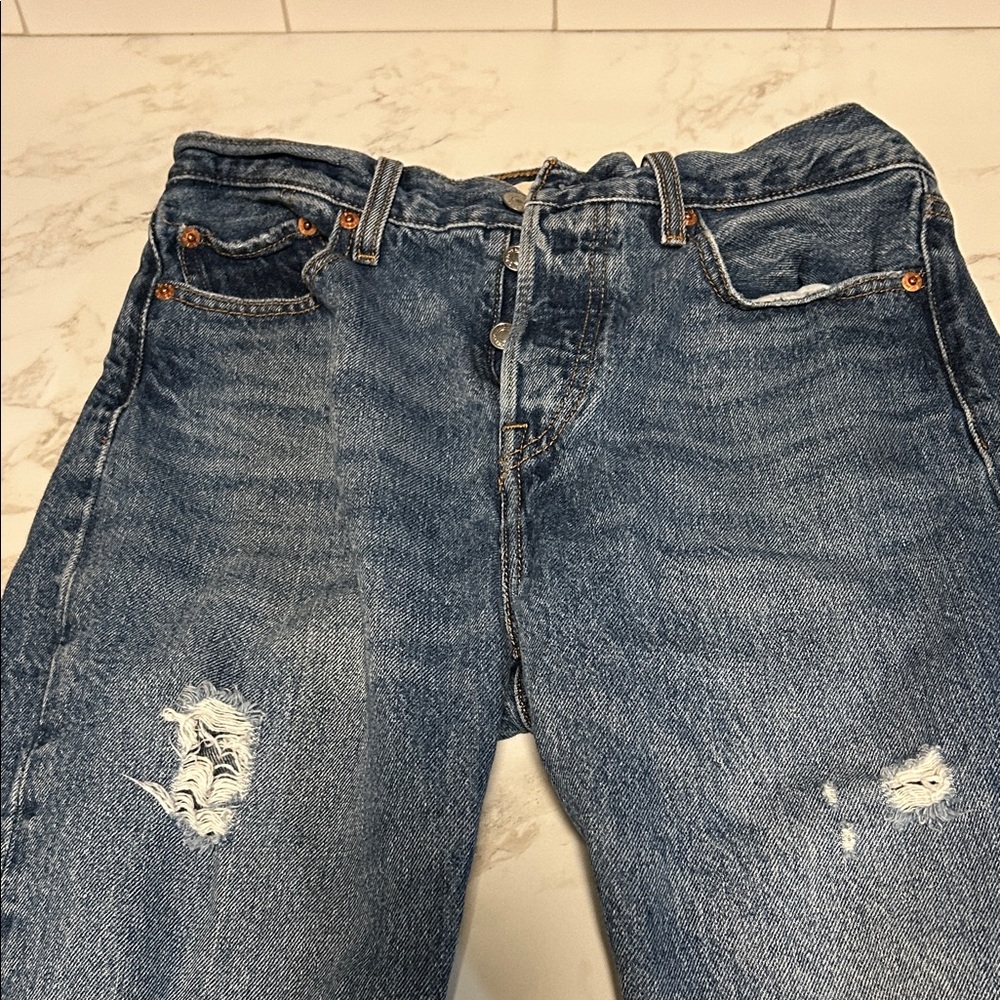 Levi’s women wedgie straight Jeans distressed